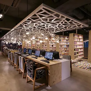 Booth Netcafe & Capsule Capsule hotel